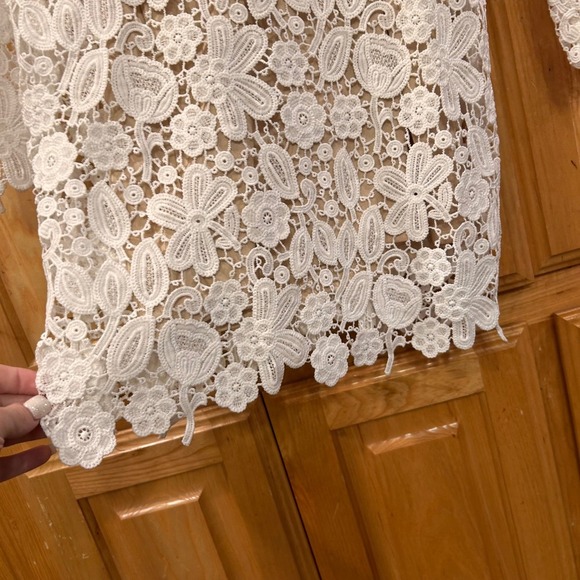 Selfie Leslie Reinhart Floral Asymmetrical Mesh Dress in White. - Picture 8 of 14